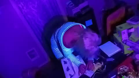 kikilovespartylights online show from 18, 12, 2024