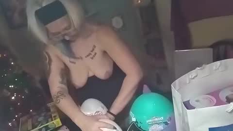 kikilovespartylights online show from 21, 12, 2024