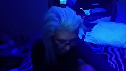 kikilovespartylights online show from 29, 12, 2024