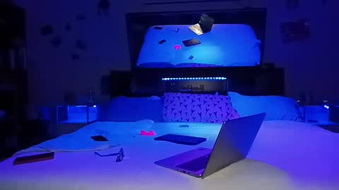 kikilovespartylights online show from 2, 2, 2025