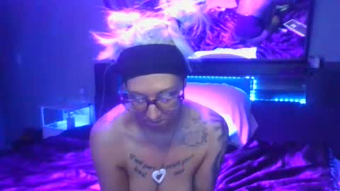 kikilovespartylights online show from 18, 2, 2025