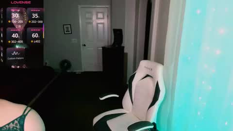 Snapshot of kiks823 chatting on 7, 1, 2026 ONLY FANS Britteebee online show from 7, 1, 2026