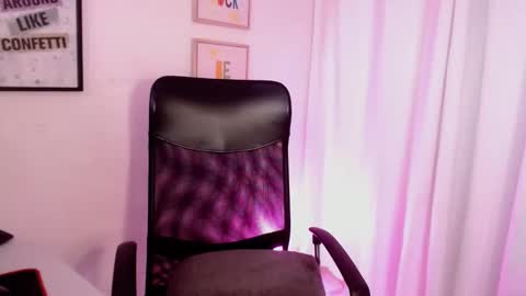 Snapshot of kim_burton_1 chatting on 5, 6, 2026 Kimberly online show from 5, 6, 2026
