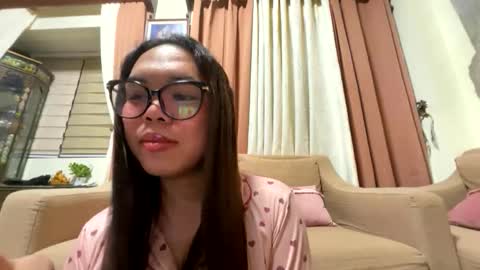 Snapshot of kim_kyile chatting on 17, 4, 2026 KYLIE online show from 17, 4, 2026