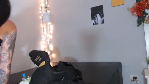 Kim  Yuk online show from 18, 12, 2024