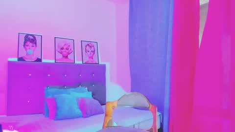 Your Queen KIM online show from 15, 12, 2024