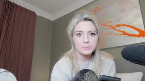 Wolfs Girl online show from 29, 12, 2024