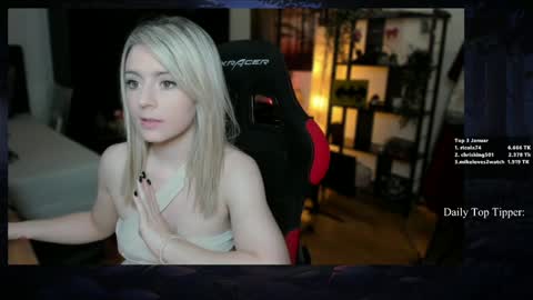 Wolfs Girl online show from 25, 1, 2025