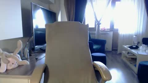 Kim Lee  online show from 10, 4, 2026