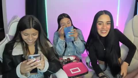 Snapshot of kimmi_foxy chatting on 20, 12, 2024 kimmi online show from 20, 12, 2024