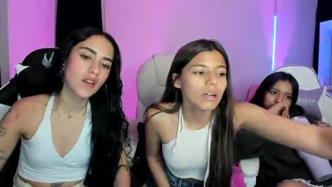 Snapshot of kimmi_foxy chatting on 12, 1, 2025 kimmi online show from 12, 1, 2025