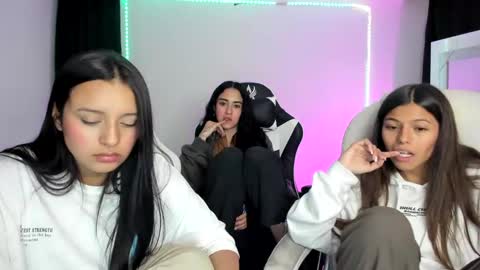 Snapshot of kimmi_foxy chatting on 14, 1, 2025 kimmi online show from 14, 1, 2025