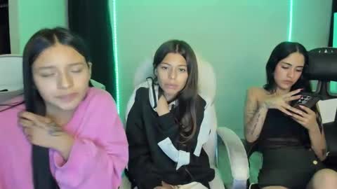 Snapshot of kimmi_foxy chatting on 11, 2, 2025 kimmi online show from 11, 2, 2025