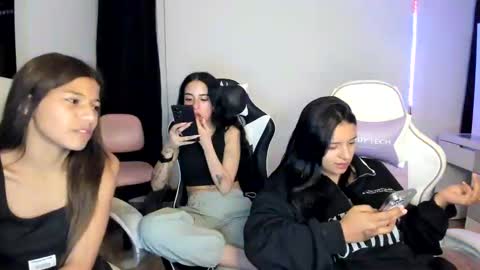 Snapshot of kimmi_foxy chatting on 17, 2, 2025 kimmi online show from 17, 2, 2025