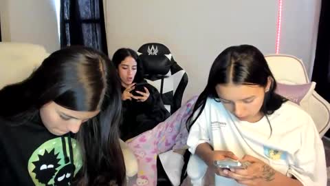 Snapshot of kimmi_foxy chatting on 24, 2, 2025 kimmi online show from 24, 2, 2025