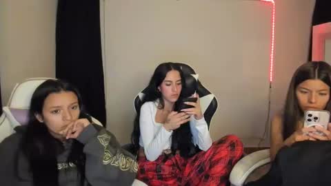 Snapshot of kimmi_foxy chatting on 2, 3, 2025 kimmi online show from 2, 3, 2025