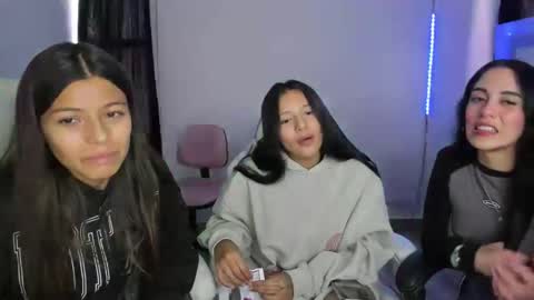 Snapshot of kimmi_foxy chatting on 2, 3, 2025 kimmi online show from 2, 3, 2025