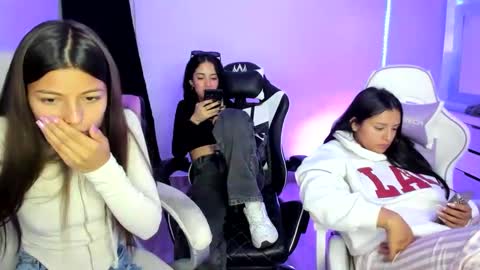 Snapshot of kimmi_foxy chatting on 12, 3, 2025 kimmi online show from 12, 3, 2025