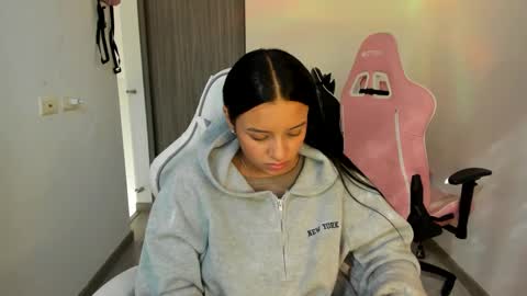 Snapshot of kimmi_foxy chatting on 19, 9, 2025 kimmi online show from 19, 9, 2025