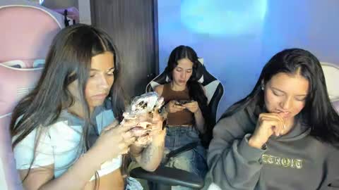 Snapshot of kimmi_foxy chatting on 30, 9, 2025 kimmi online show from 30, 9, 2025