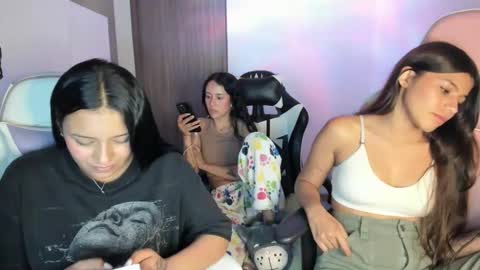 Snapshot of kimmi_foxy chatting on 3, 10, 2025 kimmi online show from 3, 10, 2025