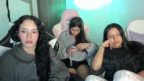 Snapshot of kimmi_foxy chatting on 17, 10, 2025 kimmi online show from 17, 10, 2025