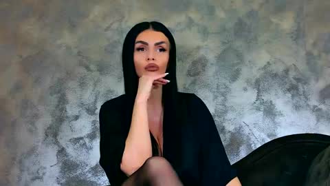 Kim Wilmes online show from 7, 5, 2026