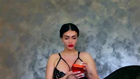 Kim Wilmes online show from 8, 5, 2026