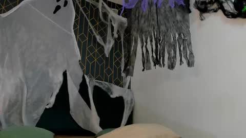 Angel Falconer online show from 30, 10, 2025