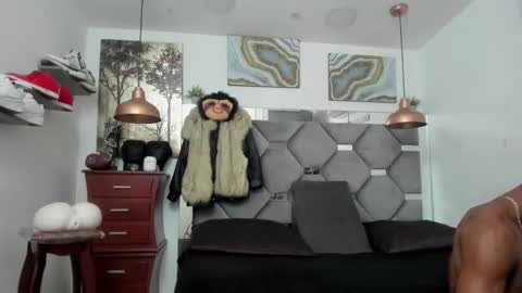 HOT MEN BLACK online show from 13, 11, 2025