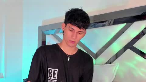  A L E X  online show from 8, 2, 2025