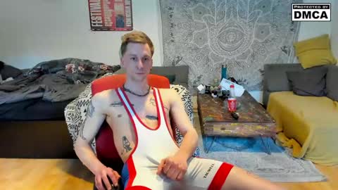 Snapshot of kinky_spidey chatting on 19, 4, 2026 kinky_spidey online show from 19, 4, 2026