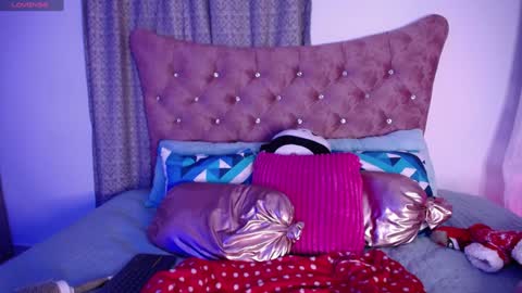 Snapshot of kinkydoll_ chatting on 22, 12, 2024 Sara online show from 22, 12, 2024