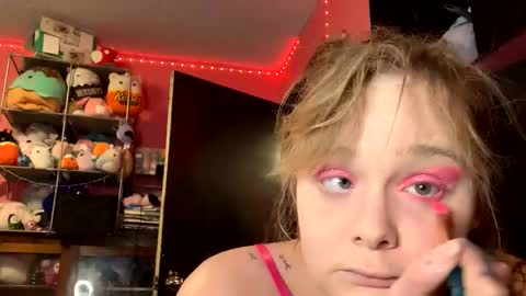 kinkyivy99 online show from 16, 4, 2026