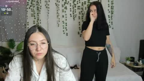 kira_and_krisi online show from 2, 5, 2026