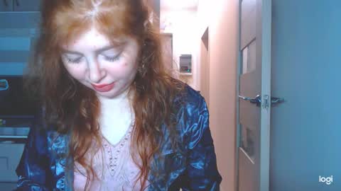 Snapshot of kira_foxy_ chatting on 5, 12, 2025 Kira online show from 5, 12, 2025