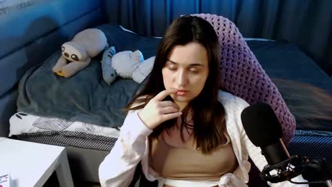 Snapshot of kira_yammy chatting on 6, 2, 2025 Kira follow me online show from 6, 2, 2025