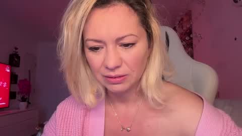 KiraDivine online show from 7, 12, 2024