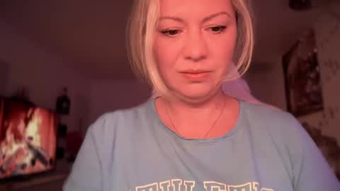 KiraDivine online show from 21, 2, 2025