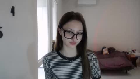 Snapshot of kirakittenn chatting on 18, 10, 2025 kirakittenn online show from 18, 10, 2025