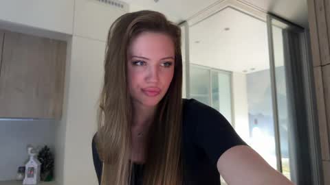 Snapshot of kiramystery chatting on 16, 4, 2026 Kira online show from 16, 4, 2026