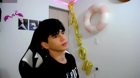 kiss_whitee online show from 12, 9, 2025