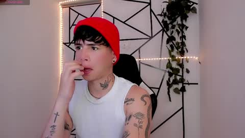 kiss_whitee online show from 18, 5, 2026