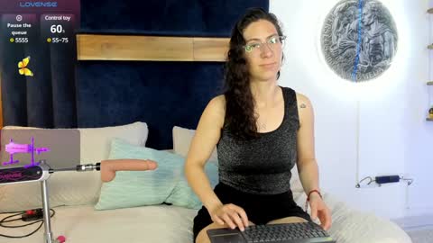 Kissing Company online show from 9, 2, 2025