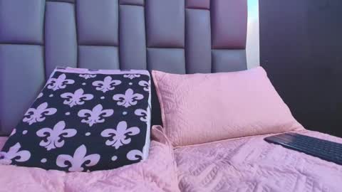 Snapshot of kissme_luna chatting on 16, 9, 2025 BELLA FLAME online show from 16, 9, 2025