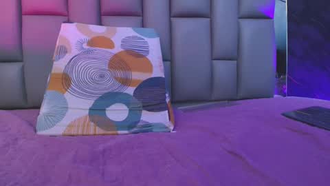 Snapshot of kissme_luna chatting on 2, 10, 2025 BELLA FLAME online show from 2, 10, 2025