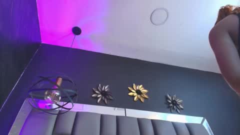 Snapshot of kissme_luna chatting on 5, 11, 2025 BELLA FLAME online show from 5, 11, 2025