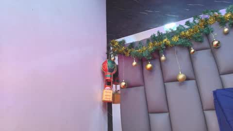 Snapshot of kissme_luna chatting on 15, 12, 2025 BELLA FLAME online show from 15, 12, 2025