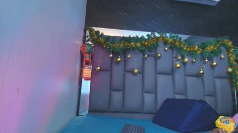 Snapshot of kissme_luna chatting on 17, 12, 2025 BELLA FLAME online show from 17, 12, 2025