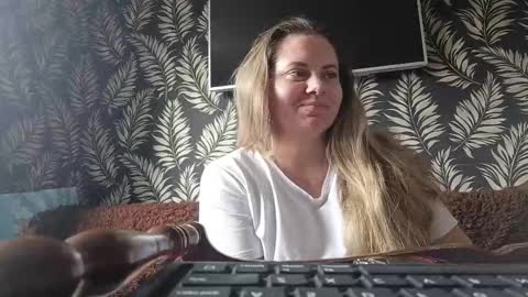 kissmelory online show from 10, 11, 2025